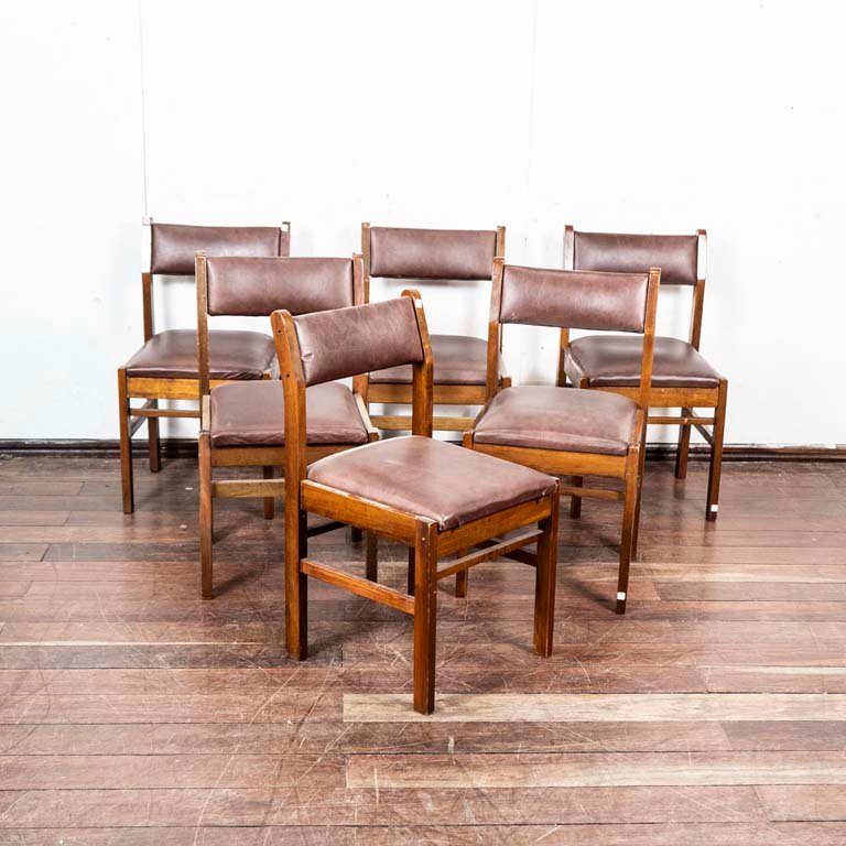Lote anterior: Seis sillas de madera tapizadas en cuerina, Delfino Alvarez