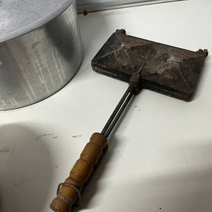 Olla de Aluminio con Tapa, Budinera y Sandwichera Antigua - imagen 4