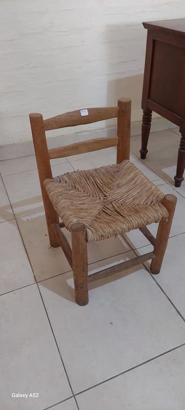 Silla de madera y asiento de totora pequeña - imagen 3