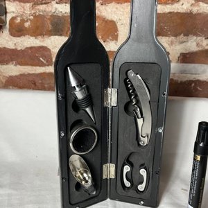 Set de Accesorios para Vino en Estuche de Botella - imagen 6