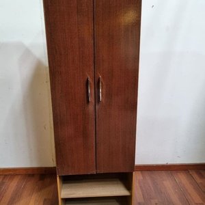Lote anterior: Placard de Dos Puertas con Estantes y Guardado Inferior