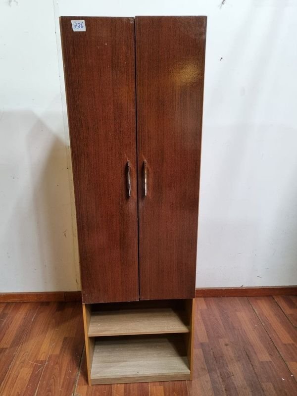 Placard de Dos Puertas con Estantes y Guardado Inferior