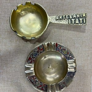 Lote anterior: Lote de 2 Ceniceros Decorativos Antiguos: Bronce y Metal Esmaltado