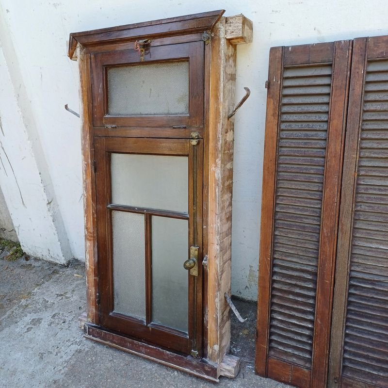 Ventana antigua de cedro con marco de pinotea - imagen 3