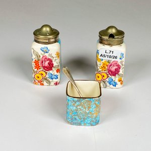 Tres piezas de loza inglesa, salero, pimenteros - imagen 2