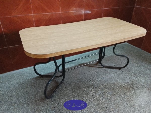 Mesa de Comedor Rectangular con Tapa de Madera y Base Metálica