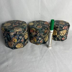 Juego de 3 Latas Octogonales Antiguas Decoradas con Flores y Mariposas - imagen 4