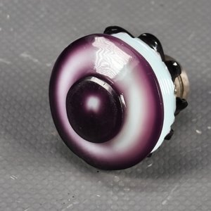Antiguo Perfumero Francés de Viaje en Cristal Opalino con Detalles Violeta y Tapa de Plata Sellada - imagen 4