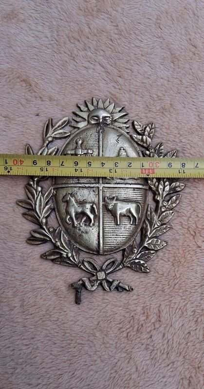 Escudo en bronce con emblema y diseño de armas - imagen 4