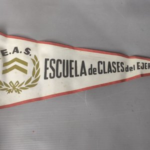 Lote anterior: Banderín Institucional Tela E.A.S. Escuela de Clases del Ejército Uruguay