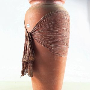 Jarrón de Cerámica Rosado con Detalle de Tela - imagen 4