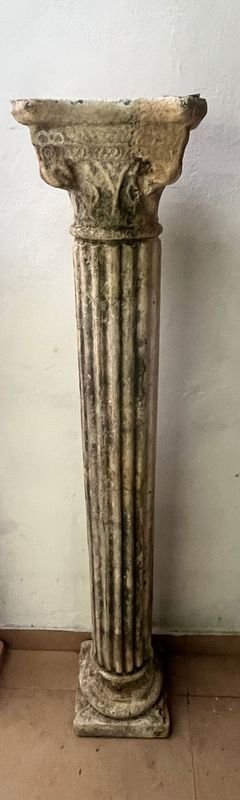 Pedestal de Hormigón Estilo Clásico 1.38m
