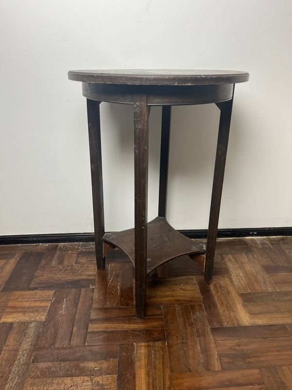 Mesa auxiliar de madera con diseño antiguo - imagen 2