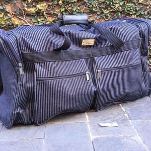 Lote siguiente: Bolso de Viaje Grande de Lona Rayada con Bolsillos Frontales