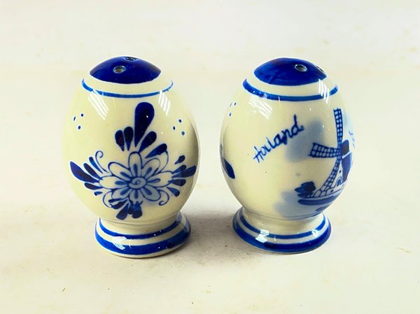 Salero y Pimentero de Cerámica Holandesa con Diseño de Molino y Flores