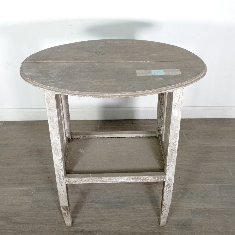 Lote siguiente: Mesa de sala de roble con diseño ovalado y patas rectas