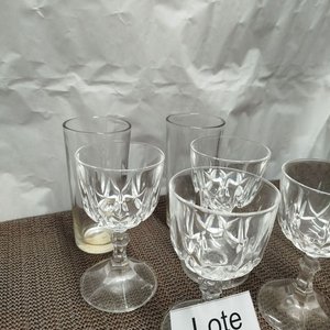 Juego de 4 Copas de Vino Talladas - imagen 3