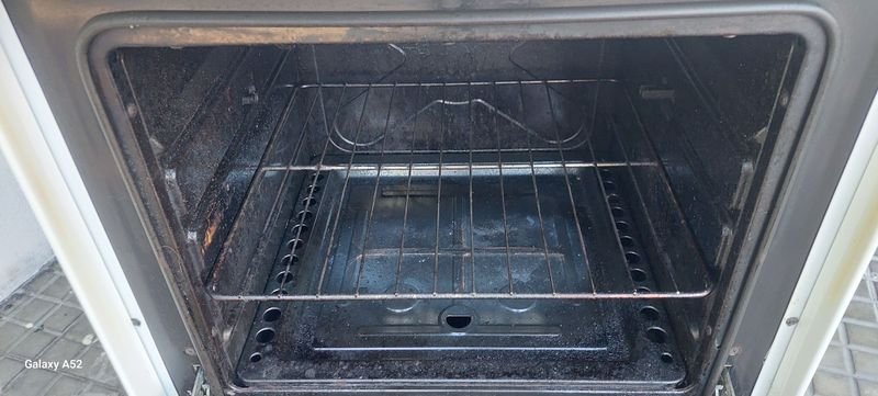 Cocina de gas con horno y ventillo en excelente estado - imagen 9