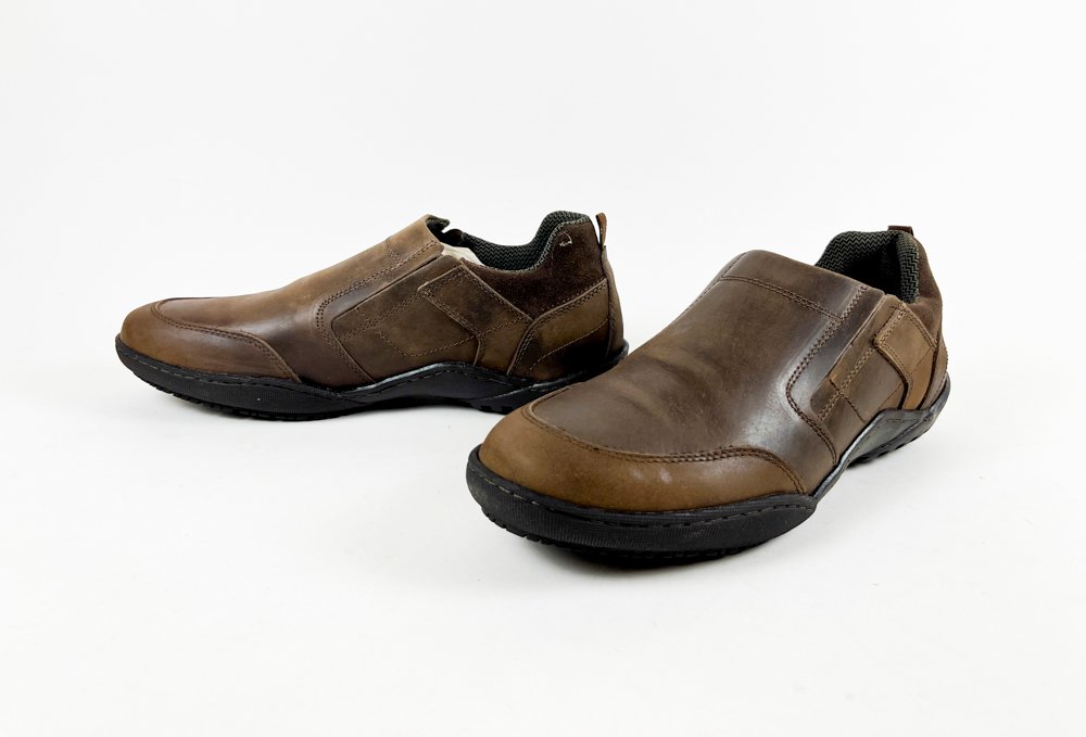 Lote siguiente: Zapatos Zenit de cuero marrón con diseño colorido