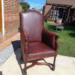 Lote anterior: Sillón de Estilo Directorio en Cedro Tapizado