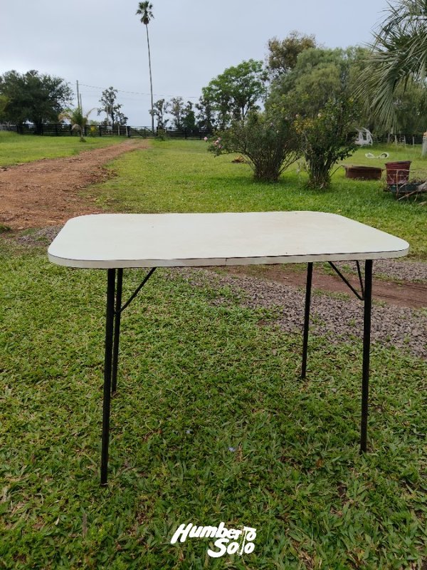 Mesa Plegable con Tapa Blanca y Patas Negras - imagen 1