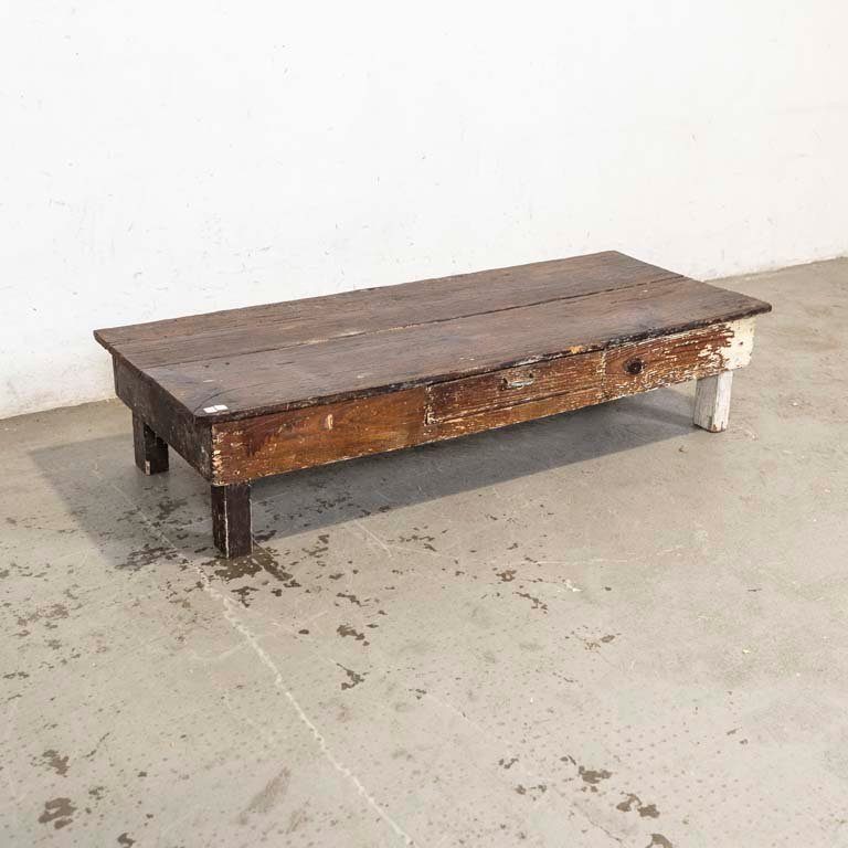 Lote siguiente: Mesa de living rústica con cajón en madera