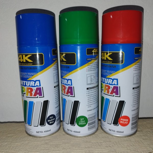 Tres pinturas en spray nuevas y de alta calidad