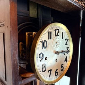 Reloj de Pie Estilo Renacimiento en Nogal Tallado con Máquina Gustav Becker - imagen 6