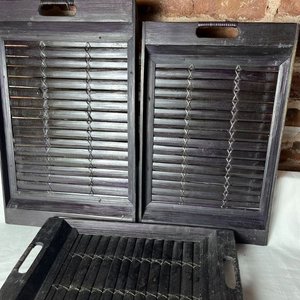 Set de 3 Bandejas/Centros de Mesa de Madera Oscura - imagen 3