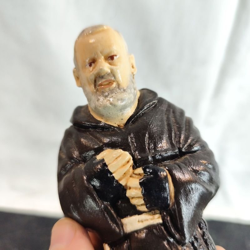 Figura de monje en cerámica o similar - imagen 2