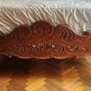 Cama de Madera Tallada Estilo Clásico para Dos Plazas - imagen 4