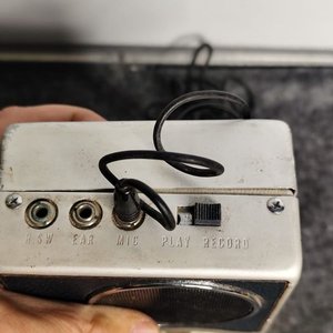 Grabadora de cinta Sanyo MC-1 antigua con micrófono y rollo - imagen 3