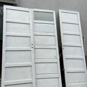 Lote anterior: Juego de 3 Puertas Blancas con Vidrio