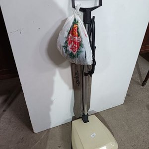 Lote anterior: Lustra Aspiradora Geka con Accesorios