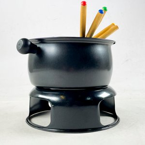 Set de Fondue Negro de Chapa con 4 Pinchos - imagen 3