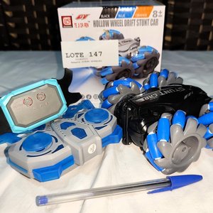 Lote siguiente: Auto de Control Remoto Stunt Car Recargable con 2 Controles y Luces