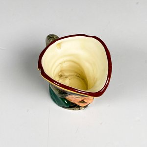 Jarrita de loza inglesa Royal Doulton, capitan garfio altura 6 cm - imagen 3