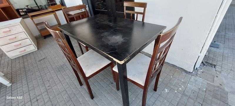 Juego de comedor moderno en buen estado - imagen 3
