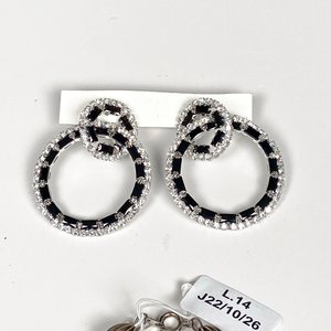 Conjunto de Collar de Mostacillas Negras y Par de Arracadas con Cristales - imagen 3