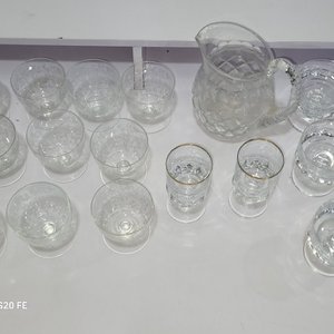 Juego de Cristalería Labrada con Borde Dorado: Jarra y Copas Variadas - imagen 7