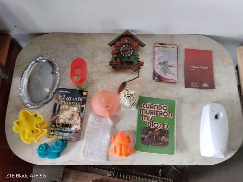 Varios objetos de colección y decoración