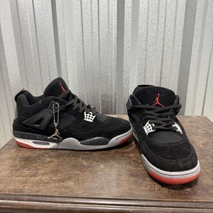 Zapatillas Air Jordan 4 Negras con Detalles Rojos y Blancos - imagen 3