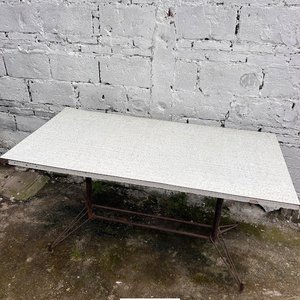 Lote siguiente: Mesa Rectangular de Hierro y Cerámica con Patas Metálicas