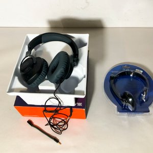 Lote siguiente: Auriculares JBL y Auriculares con Micrófono para PS4