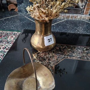 Jarrón y Canasto de Bronce con Adornos Secos - imagen 4