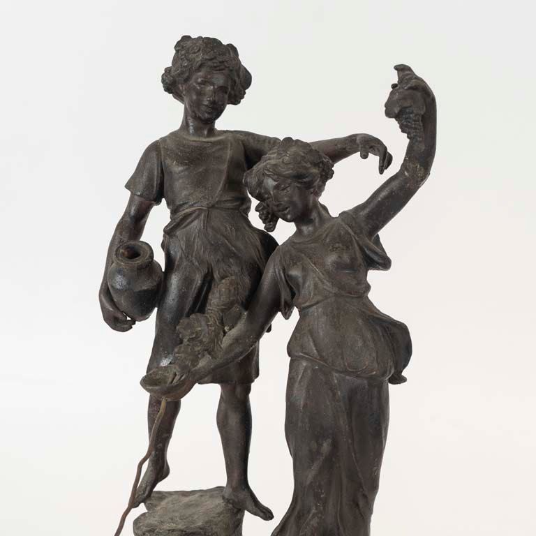 Reloj con grupo petit bronce, personajes y detalles - imagen 2