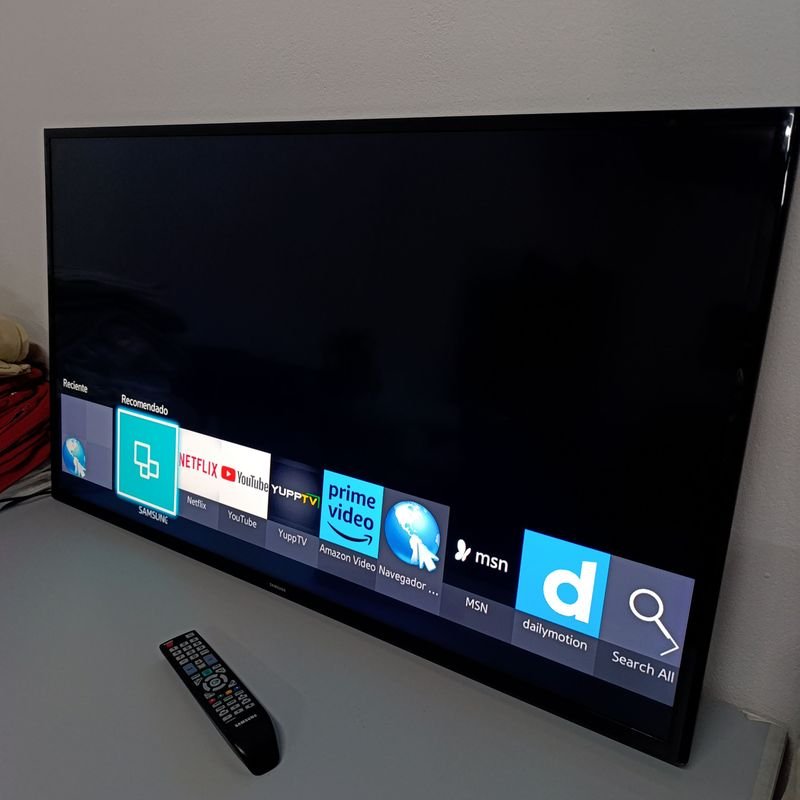 Smart TV Samsung Full HD 49" Modelo UN49J5200AG con Soporte de Pared