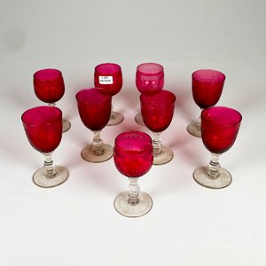 Nueve copas de cristal rubi labradas, diferentes - imagen 2