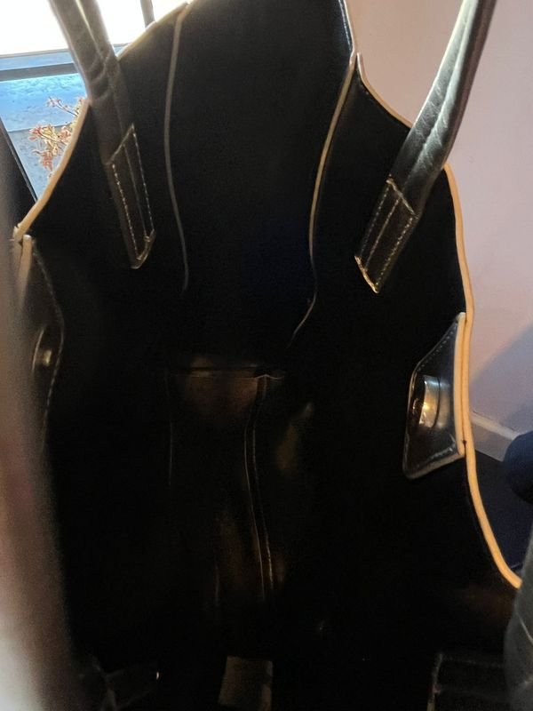 Cartera grande de cuero con acabado plateado - imagen 2