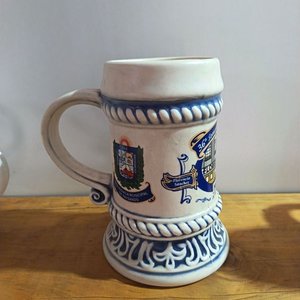 Lote siguiente: Jarra "Semana de la Cerveza" de Florencio Sánchez